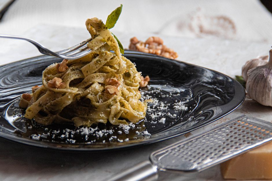 Cooking with Forest Nuts: Pairings, Toasting, and a Simple Beechnut Pesto